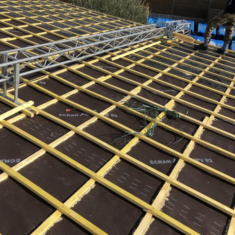 Réalisation d'une toiture en tuiles flammées